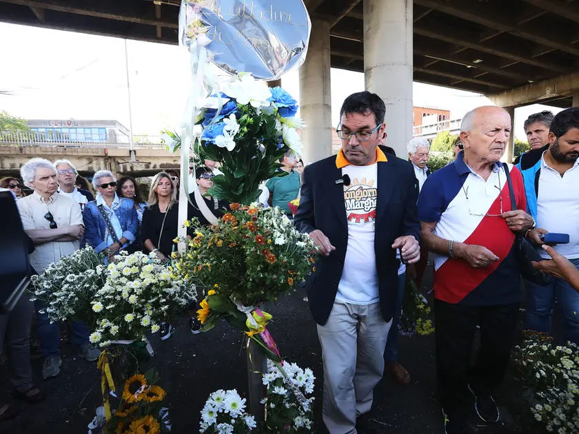 Una cerimonia per ricordare le vittime dell’incidente
