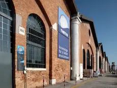 Venezia: Il logo di Thetis, società di ingegneria con sede all’Arsenale