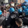 Tensione tra polizia e manifestanti in corso del Popolo a Mestre (foto Lorenzo Pòrcile/Interpress)