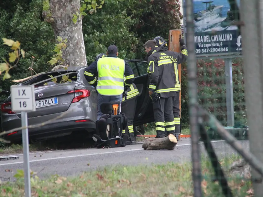 L'auto del militare dopo l'incidente