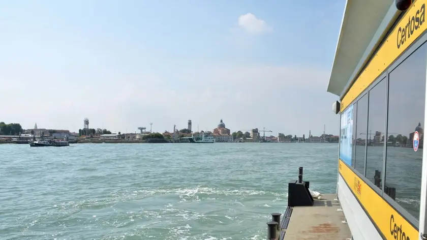 Interpress/Mazzega Venezia, 17.08.2016.- Luogo dell'incidente nautico fra un Taxi ed un barchino.- Nella foto tra l'isola della Certosa ed il cantiere ACTV che è di fronte.-