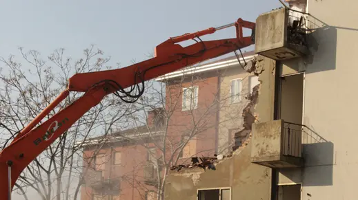 Abbattimento di un'altra palazzina alle Vaschette a Marghera alla presenza del sindaco Orsoni