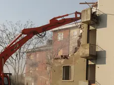 Abbattimento di un'altra palazzina alle Vaschette a Marghera alla presenza del sindaco Orsoni