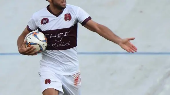CRUCCU - TOMMASELLA - PORTOGRUARO VS. ISTRANA - MACCAN (SUL LATO SX DELLA FOTO) RINGRAZIA LA PANCHINA DOPO IL GOAL