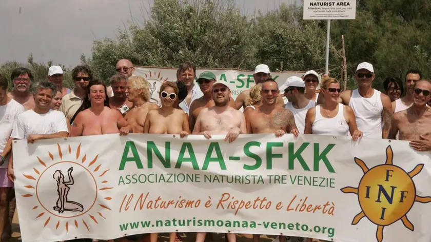 innaugurazione spiaggia naturista jesolo ve - La soddisfazione dei naturisti dell'associazione Anaa