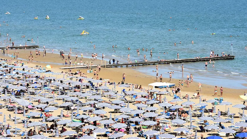 DE POLO - TOMMASELLA - JESOLO - SPIAGGIA AFFOLLATA