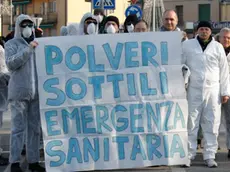 Agenzia Candussi, giornalista FAvarato. Protesta attivisti in via Miranese di fronte alla sede ARPAV