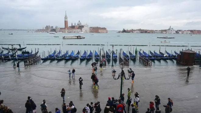 Interpress/M.Tagliapietra Venezia 19.11.2013.- Acqua alta in piazza San Marco.