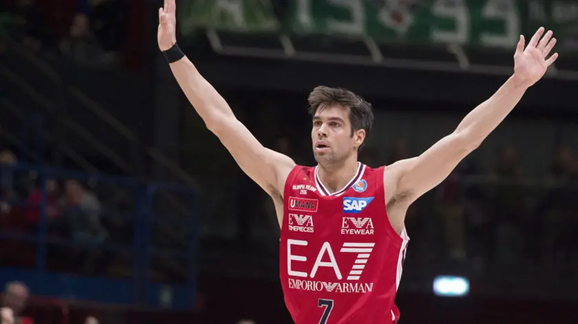 DESCRIZIONE : Beko Legabasket Serie A 2015- 2016 EA7 Emporio Armani Olimpia Milano - Sidigas Scandone Avellino GIOCATORE : Bruno Cerella CATEGORIA : esultanza SQUADRA : EA7 Emporio Armani Olimpia Milano EVENTO : Beko Legabasket Serie A 2015-2016 GARA : EA7 Emporio Armani Olimpia Milano - Sidigas Scandone Avellino DATA : 31/01/2016 SPORT : Pallacanestro AUTORE : Agenzia Ciamillo-Castoria/R.Morgano