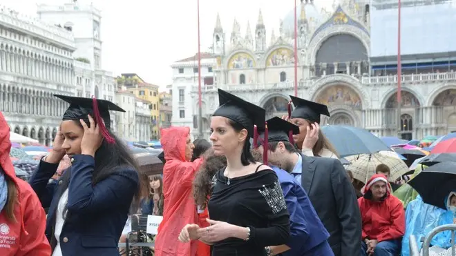INTERPRESS GF.TAGLIAPIETRA. 20.04.2013.- LAUREE IN PIAZZA S.MARCO.