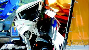 La cabina del camion sul quale viaggiava rimasta schiacciata nello schianto dello scorso 19 luglio