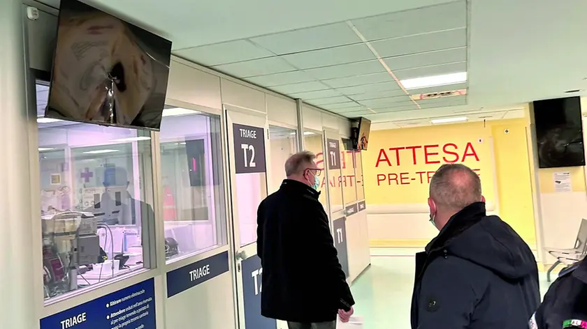 Uno dei monitor devastati dall'uomo al Pronto soccorso dell'Angelo