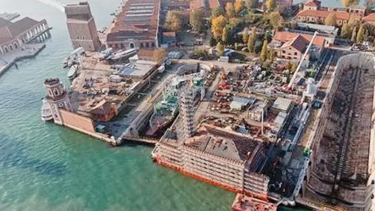 Spettacolare vista del bacino di carenaggio dell'Arsenale