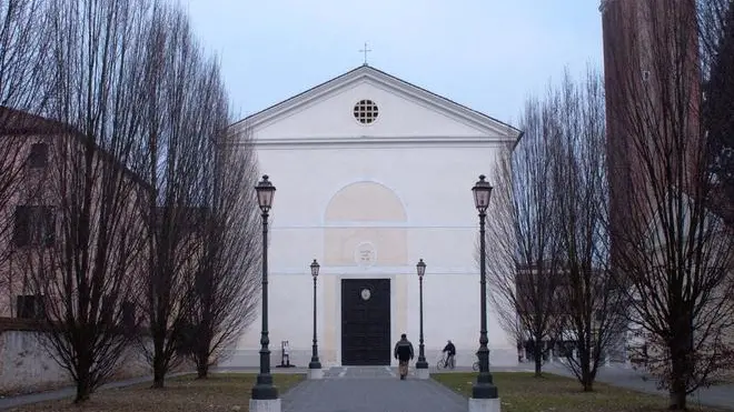 Mirano (Venezia):..LA CHIESA..04/03/2004 © Light Image studio..Morsego