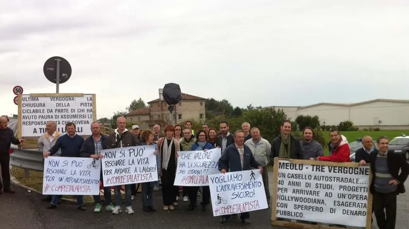 DE POLO - DINO TOMMASELLA - MEOLO - PROTESTA ABITANTI PER LA PISTA CICLABILE