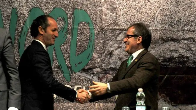 In teatro comunale alla presenza di Roberto Maroni e Luca Zaia vengono presentati i candidati per le amministrative Belluno Feltre Leonardo Colle e Signoretti