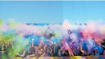 L’Holi Festival ha attirato a Jesolo 5 emila persone, per un coloratissimo party sulla spiaggia