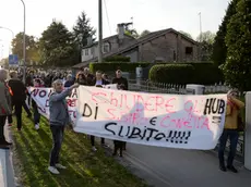 Bagnoli, 01.04.17 - Marcia cittadina contro la violenza alle donne e chiusura dei centri migranti. Nella foto: momenti della manifestazione