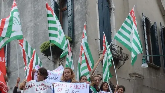 INTERPRESS/GF.TAGLIAPIETRA. 20.08.2014.- MANIFESTAZIONE DIPENDENTI A.P.T. IN REGIONE