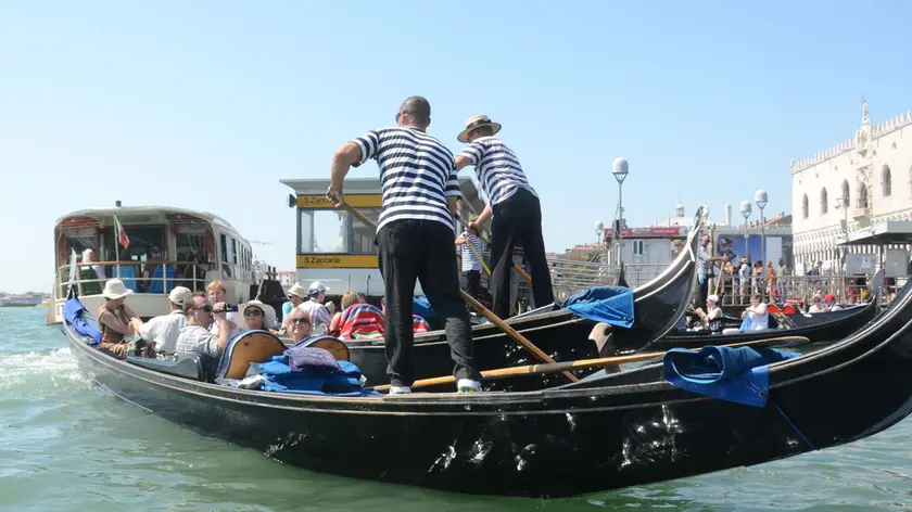 L'Associazione Gondolieri partecipa a un'iniziativa contro la violenza sulle donne