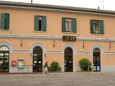 COLUCCI FGAVAGNIN SAN DONA DI PIAVE STAZIONE FERROVIA MARCIAPIEDI SCONNESSI - L'esterno della stazione ferroviaria di San Dona'