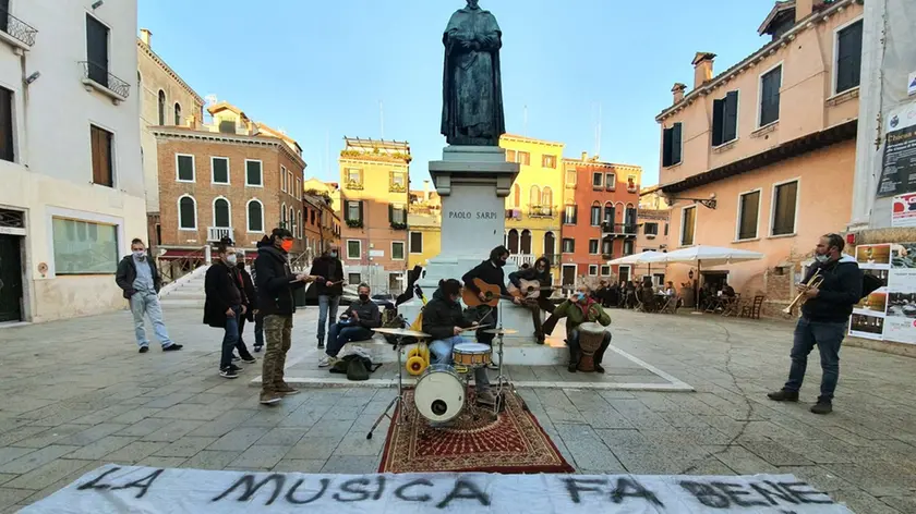 Interpress\M.Tagliapietra Venezia 07.11.2020.- Manifestazione musicisti. Santa Fosca.