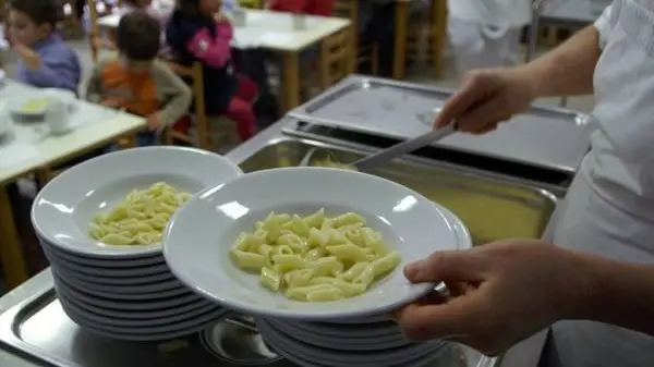 Una mensa: intossicati due carabinieri per colpa di uno yogurt scaduto