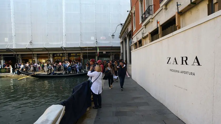 Interpress\M.Tagliapietra Venezia 25.09.2017.- Prossima apertura ZARA, Bacino Orseolo.