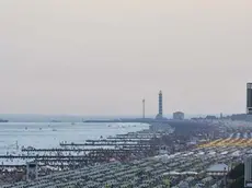 DE POLO - DINO TOMMASELLA- JESOLO LIDO - VEDUTE DELLA GENTE IN SPIAGGIA DA TERRA E DALL'ALTO