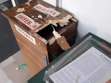 Il contenitore delle offerte rotto