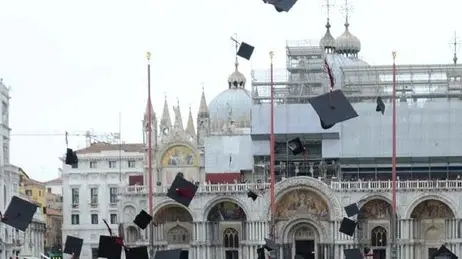 INTERPRESS/TAGLIAPIETRA-12.04.14. LAUREE IN PIAZZA SAN MARCO.