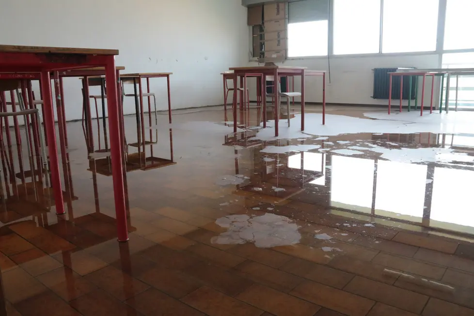 Foto Agenzia Candussi/Baschieri/ Via Asseggiano, Mestre/ Atti di vandalismo nella scuola Edison-Volta