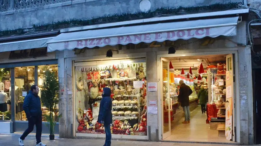 Interpress/Gf.Tagliapietra. 28.12.2015.- Negozio di Rizzo in Terrà S.Leonardo.