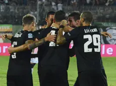 I festeggiamenti a Marsura dopo la rete dell'1-1 (foto Interpress)