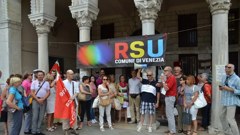 Interpress/Gf.Tagliapietra.08.07.2016.- Manifestazione dei comunali a Cà Farsetti.
