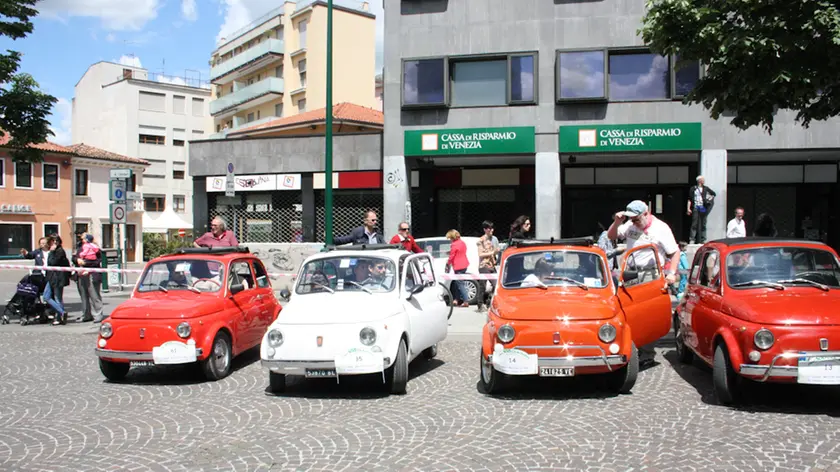 Raduto Fiat 500 Piazzetta Coin, Mestre.