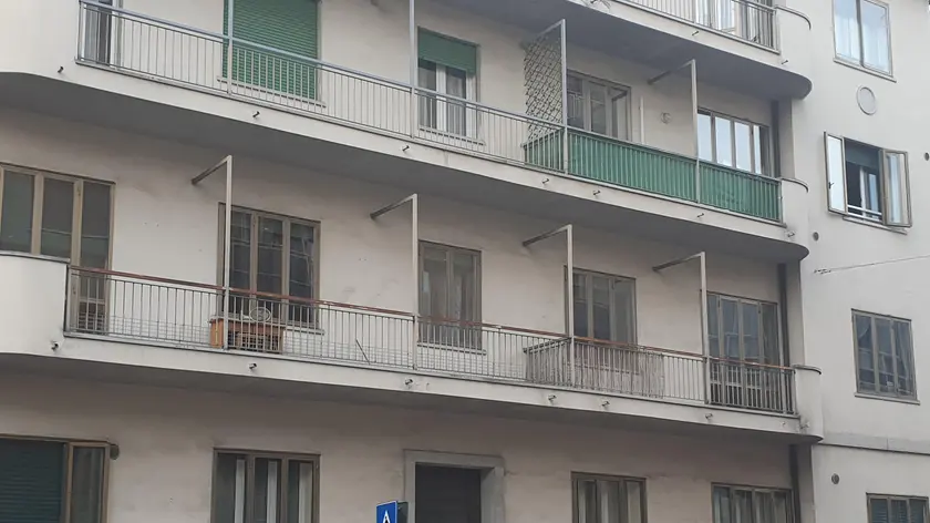 Il condominio dov'è avvenuta la tragedia in via Carducci, in pieno centro a Mestre