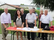 Raccolta firme contro l'arrivo di immigrati nell'edificio dell'ex scuola elementare di Trivignano organizzata dal comitato pro Trivignano