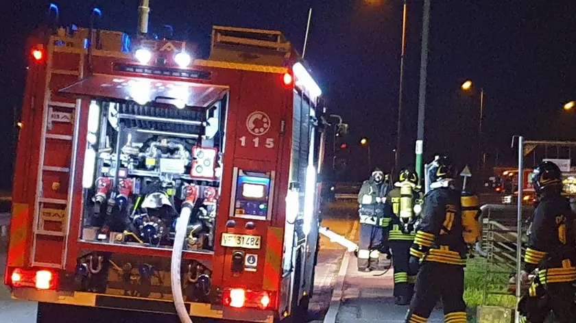 I vigili del fuoco sul posto (foto Pòrcile)