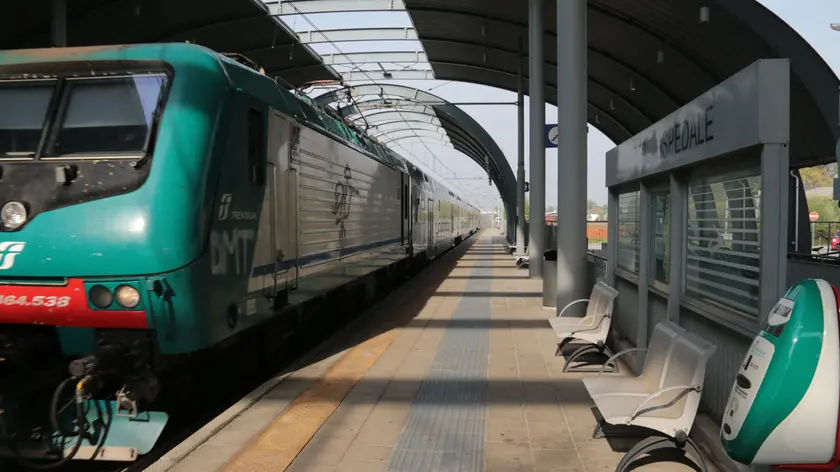 La fermata ferroviaria dell'ospedale all'Angelo