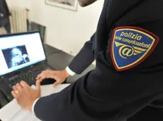 Materiale mostrato durante la conferenza stampa della polizia postale di Genova nell'ambito di una operazione che ha portato alla denuncia di decine di persone in tutta Italia per aver scaricato on-line film e telefilm coperti dal diritto d'autore, stamani 14 settembre 2010..ANSA/LUCA ZENNARO