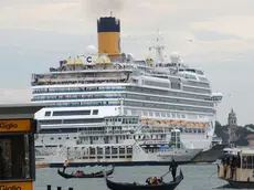 Interpress/Mazzega Vitucci Venezia, 29.04.2014.- Grandi Navi, Passaggio della Costa Fascinosa, ieri alle ore 18.00, in Bacino San Marco.-