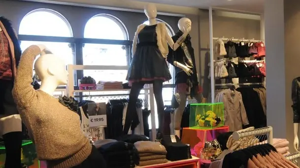 Pivato Interpress Venezia, 10.11.2011.- Apertura del nuovo negozio di abbigliamento H&M in Campo San Luca.-