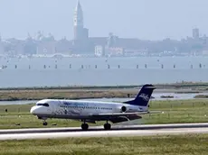 TESSERA 09/07/02 AEROPORTO MARCO POLO APERTURA AI VOLI......(c)Bertolin M. richiesto da MION TESSERA AEROPORTO MARCO POLO PRIMO GIORNO DI APERTURA VOLI ARRIVO