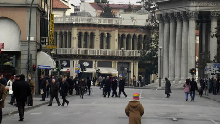 F.GAVAGNIN SAN DONA TUTTI A PIEDI CORSO TRENTIN