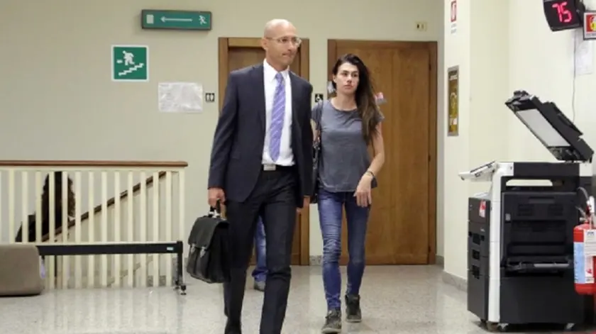 Federica Dametto in tribunale con il suo legale, l'avvocato Oss
