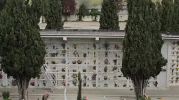 Apertura della nuova costruzione la "Rotonda" contenenti celle funerarie presso il cimitero di Mestre con la presenza del sindaco Orsoni