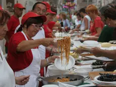 mph01a Elisabetta Donaggio 14/7/2005 Chioggia: sagra del pesce sagra del pesce 05 e serata multietnica