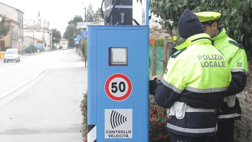 Allegranzi Paese autovelox via roma con vigili agenzia fotografica foto film