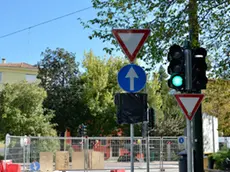 Segnaletica stradale per la nuova viabilità in Piazzale Cialdini, Mestre.